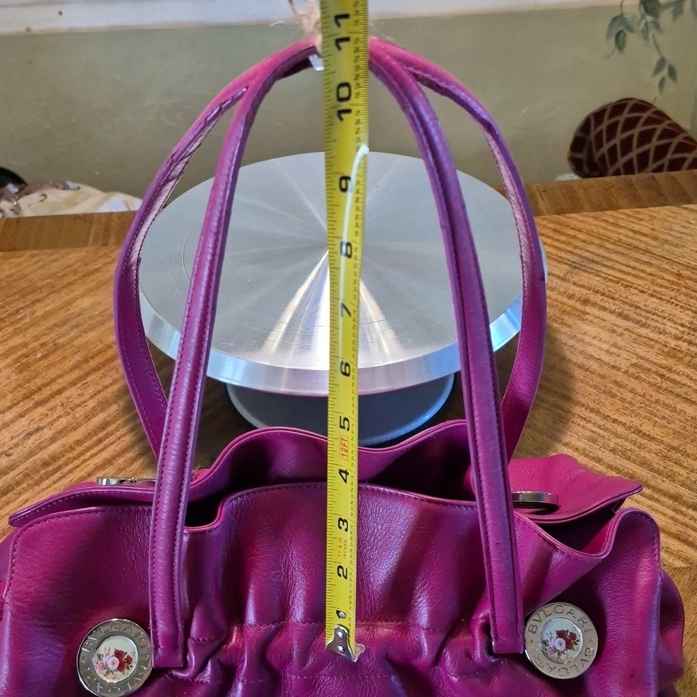 Bvlgari: Fushia Leather Twist Shoulder Bag.Very Nice Cond. L.14"xH.10"×D.9". - Picture 10 of 16